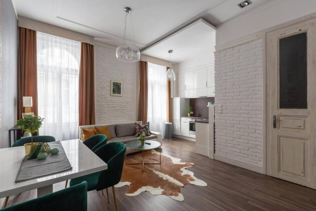 Chic, Captivating Space Budapest Kültér fotó